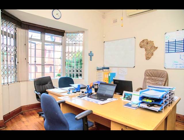730M² OFFICE FOR SALE IN GLENWOOD